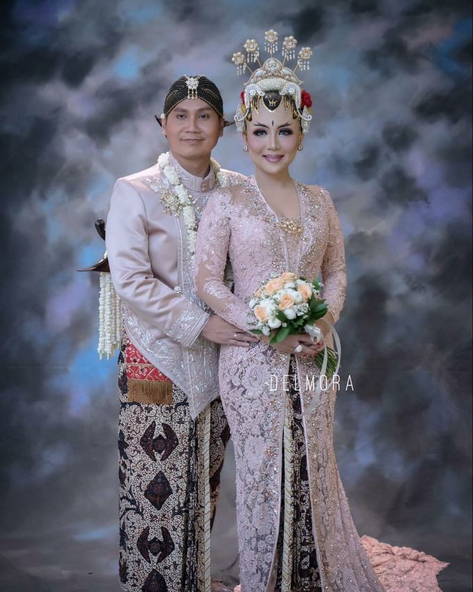 WEDDING PARTY KEBAYA MODERN / TRADISIONAL by DELMORA - 019 WEDDING PARTY KEBAYA MODERN / TRADISIONAL by DELMORA - 019