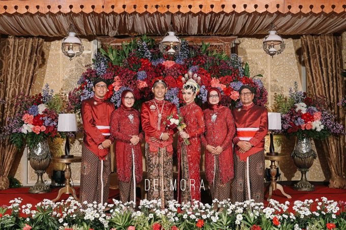WEDDING PARTY KEBAYA MODERN / TRADISIONAL by DELMORA - 027 WEDDING PARTY KEBAYA MODERN / TRADISIONAL by DELMORA - 027