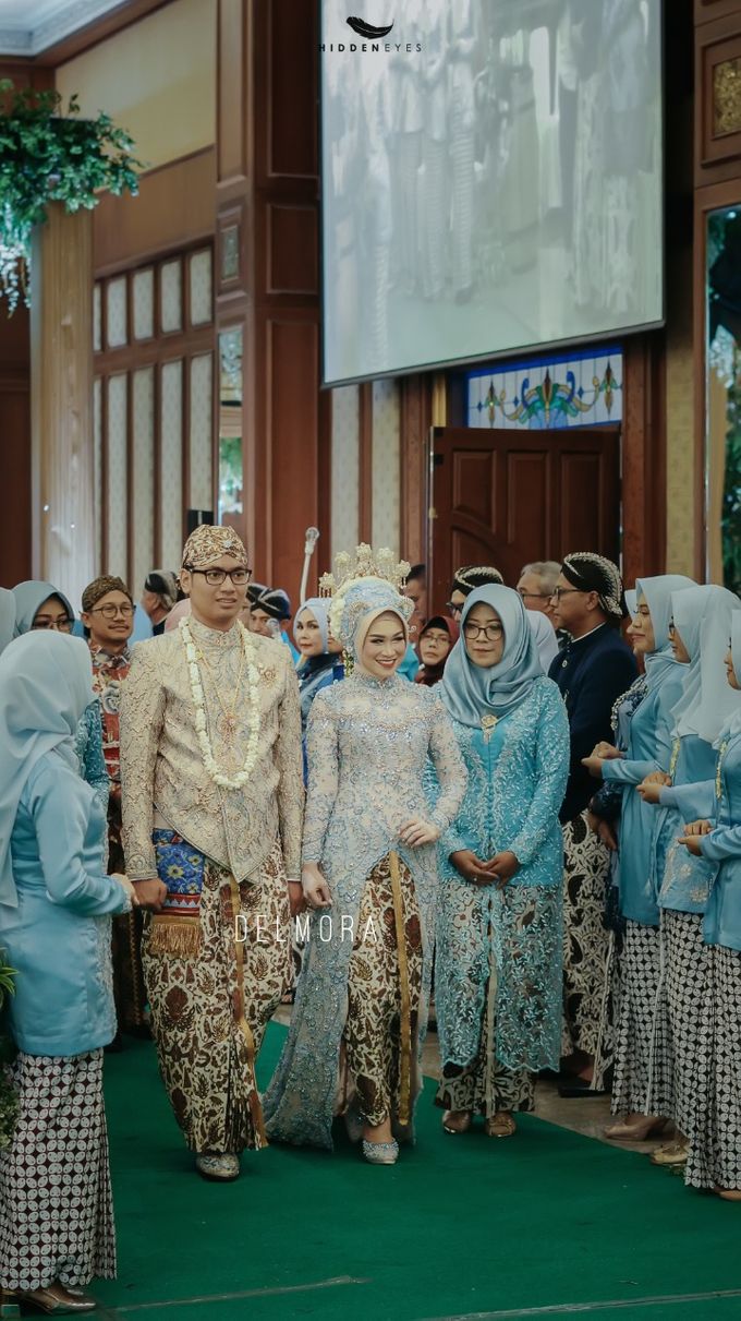 WEDDING PARTY KEBAYA MODERN / TRADISIONAL by DELMORA - 026 WEDDING PARTY KEBAYA MODERN / TRADISIONAL by DELMORA - 026