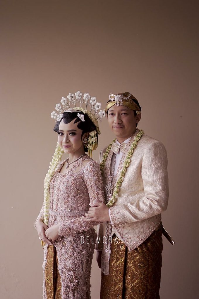 WEDDING PARTY KEBAYA MODERN / TRADISIONAL by DELMORA - 017 WEDDING PARTY KEBAYA MODERN / TRADISIONAL by DELMORA - 017