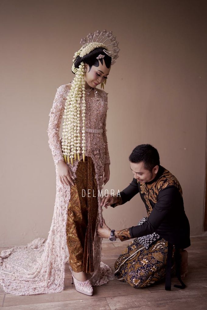 WEDDING PARTY KEBAYA MODERN / TRADISIONAL by DELMORA - 018 WEDDING PARTY KEBAYA MODERN / TRADISIONAL by DELMORA - 018