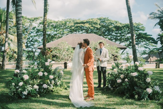 Pernikahan dengan tema ramah lingkungan, dengan keluarga dan teman dekat ditambah dengan dekorasi yang selaras dengan alam membuat pernikahan ini spec by AVAVI BALI WEDDINGS - 021 Pernikahan dengan tema ramah lingkungan, dengan keluarga dan teman dekat ditambah dengan dekorasi yang selaras dengan alam membuat pernikahan ini spec by AVAVI BALI WEDDINGS - 021