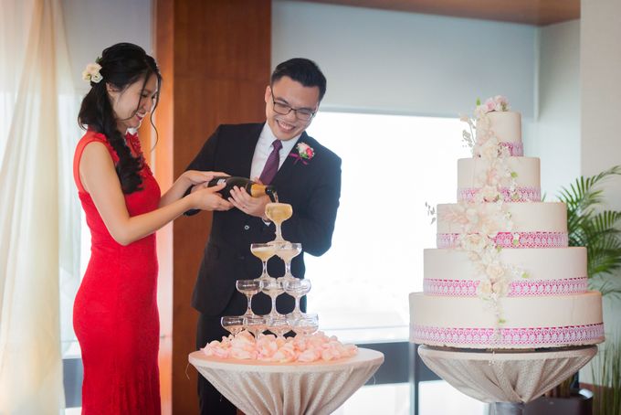 Swissotel the Stamford Wedding by GrizzyPix Photography - 042