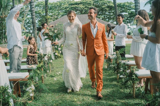 Pernikahan dengan tema ramah lingkungan, dengan keluarga dan teman dekat ditambah dengan dekorasi yang selaras dengan alam membuat pernikahan ini spec by AVAVI BALI WEDDINGS - 020 Pernikahan dengan tema ramah lingkungan, dengan keluarga dan teman dekat ditambah dengan dekorasi yang selaras dengan alam membuat pernikahan ini spec by AVAVI BALI WEDDINGS - 020