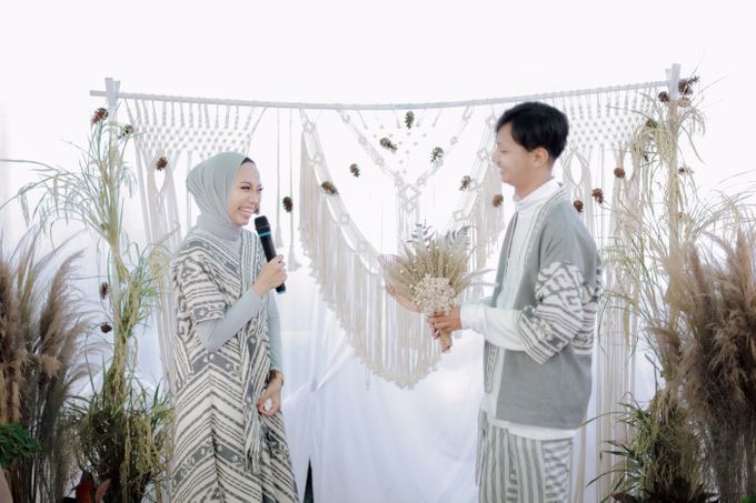 ENGAGEMENT MOMENT - JUNI & REYHAN by Esper Photography - 011 ENGAGEMENT MOMENT - JUNI & REYHAN by Esper Photography - 011