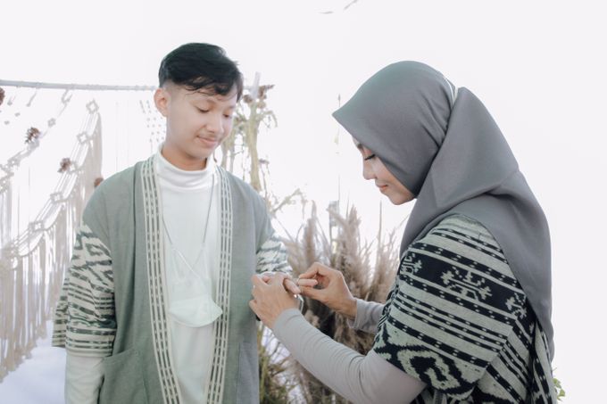 ENGAGEMENT MOMENT - JUNI & REYHAN by Esper Photography - 015 ENGAGEMENT MOMENT - JUNI & REYHAN by Esper Photography - 015