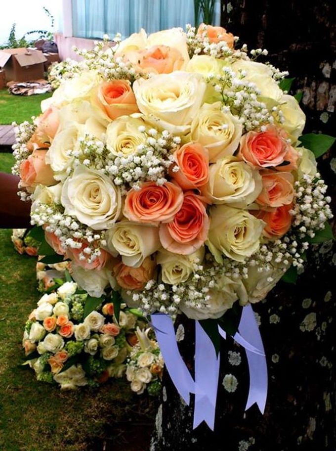 Hand Bouquet by d'Oasis Florist & Decoration - 003