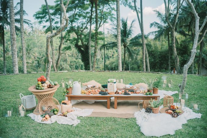 Pernikahan dengan tema ramah lingkungan, dengan keluarga dan teman dekat ditambah dengan dekorasi yang selaras dengan alam membuat pernikahan ini spec by AVAVI BALI WEDDINGS - 018 Pernikahan dengan tema ramah lingkungan, dengan keluarga dan teman dekat ditambah dengan dekorasi yang selaras dengan alam membuat pernikahan ini spec by AVAVI BALI WEDDINGS - 018