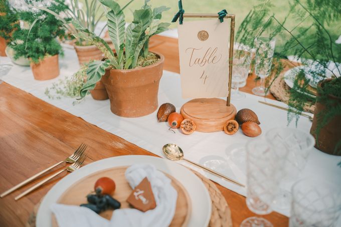 Pernikahan dengan tema ramah lingkungan, dengan keluarga dan teman dekat ditambah dengan dekorasi yang selaras dengan alam membuat pernikahan ini spec by AVAVI BALI WEDDINGS - 017 Pernikahan dengan tema ramah lingkungan, dengan keluarga dan teman dekat ditambah dengan dekorasi yang selaras dengan alam membuat pernikahan ini spec by AVAVI BALI WEDDINGS - 017