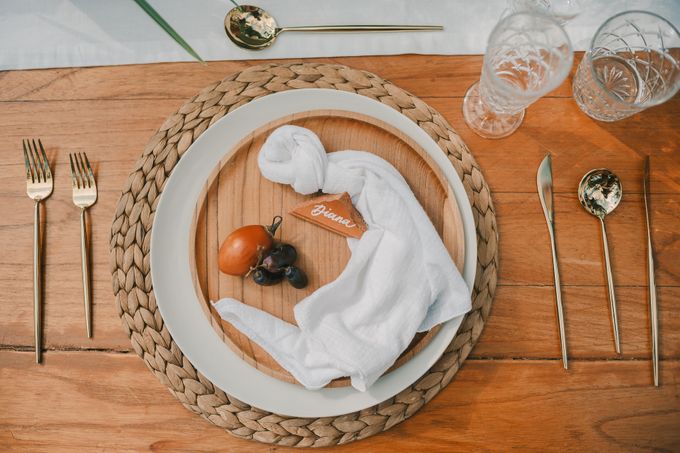 Pernikahan dengan tema ramah lingkungan, dengan keluarga dan teman dekat ditambah dengan dekorasi yang selaras dengan alam membuat pernikahan ini spec by AVAVI BALI WEDDINGS - 015 Pernikahan dengan tema ramah lingkungan, dengan keluarga dan teman dekat ditambah dengan dekorasi yang selaras dengan alam membuat pernikahan ini spec by AVAVI BALI WEDDINGS - 015