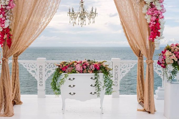 Glamourous Pink Ombre Wedding at Ayana by Flora Botanica Designs - 015