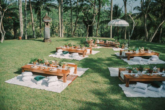 Pernikahan dengan tema ramah lingkungan, dengan keluarga dan teman dekat ditambah dengan dekorasi yang selaras dengan alam membuat pernikahan ini spec by AVAVI BALI WEDDINGS - 011 Pernikahan dengan tema ramah lingkungan, dengan keluarga dan teman dekat ditambah dengan dekorasi yang selaras dengan alam membuat pernikahan ini spec by AVAVI BALI WEDDINGS - 011