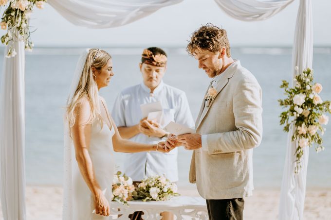 Shantelle & Luke's Elopement Wedding at Nusa Dua Beach by Amora Bali Weddings - 017 Shantelle & Luke's Elopement Wedding at Nusa Dua Beach by Amora Bali Weddings - 017