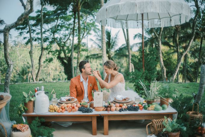 Pernikahan dengan tema ramah lingkungan, dengan keluarga dan teman dekat ditambah dengan dekorasi yang selaras dengan alam membuat pernikahan ini spec by AVAVI BALI WEDDINGS - 006 Pernikahan dengan tema ramah lingkungan, dengan keluarga dan teman dekat ditambah dengan dekorasi yang selaras dengan alam membuat pernikahan ini spec by AVAVI BALI WEDDINGS - 006