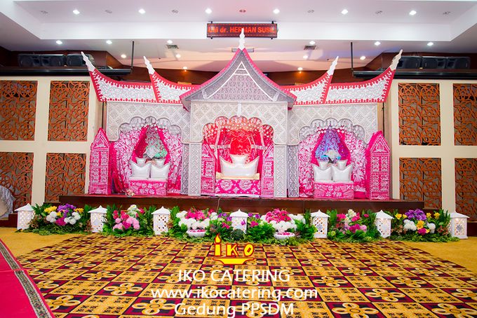Dekorasi Pelaminan by IKO Catering Service dan Paket Pernikahan - 009 Dekorasi Pelaminan by IKO Catering Service dan Paket Pernikahan - 009