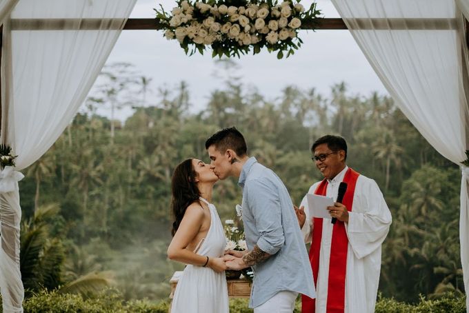 Jenny & Morgan's Elopement Wedding Celebration In Ubud by Amora Bali Weddings - 019 Jenny & Morgan's Elopement Wedding Celebration In Ubud by Amora Bali Weddings - 019