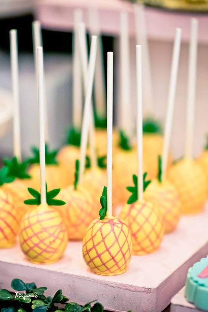 Tropical Flamingo Set up buffet corner by Sweet Nest Events - 010 Tropical Flamingo Set up buffet corner by Sweet Nest Events - 010
