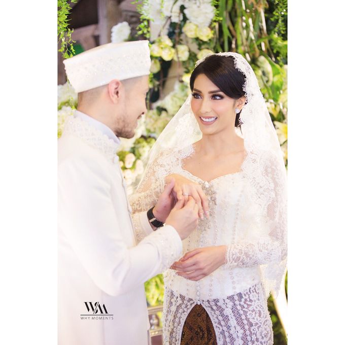 Tyas Mirasih - Diamond Earing V&Co Jewellery by V&Co Jewellery - 001 Tyas Mirasih - Diamond Earing V&Co Jewellery by V&Co Jewellery - 001