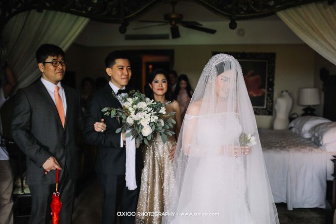 A Glorious Wedding Ceremony and Absolute OMG Clifftop Wedding Bali by MC RANI HARDJADINATA - 012