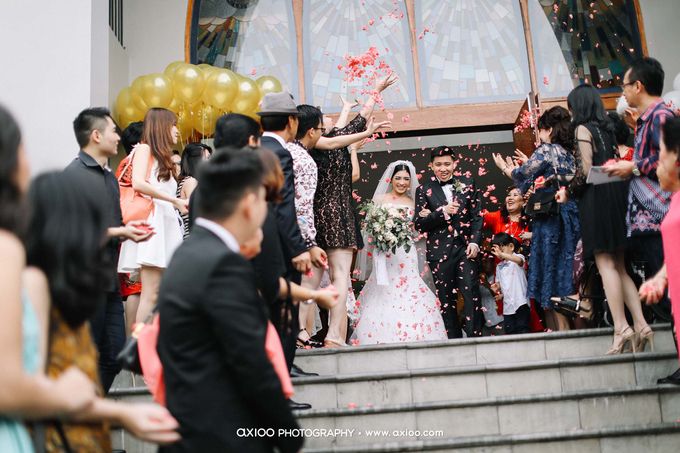 A Glorious Wedding Ceremony and Absolute OMG Clifftop Wedding Bali by MC RANI HARDJADINATA - 019