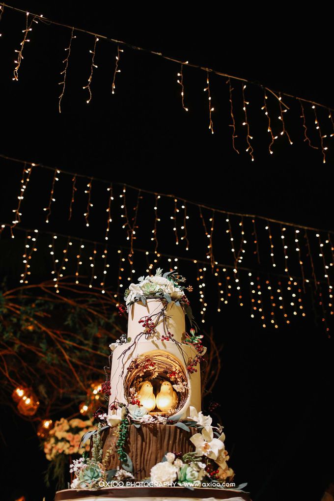 A Glorious Wedding Ceremony and Absolute OMG Clifftop Wedding Bali by MC RANI HARDJADINATA - 031