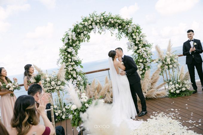 Classic Romantic White Hues Wedding Decor by The edge - 016 Classic Romantic White Hues Wedding Decor by The edge - 016