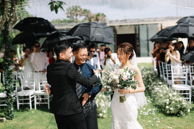 Intimate Natural Greenery Wedding at Alila Uluwatu Villa by Silverdust Decoration - 018 Intimate Natural Greenery Wedding at Alila Uluwatu Villa by Silverdust Decoration - 018