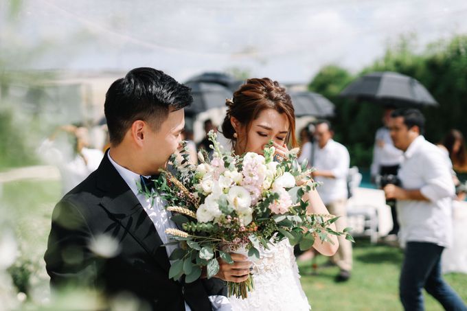 Intimate Natural Greenery Wedding at Alila Uluwatu Villa by Silverdust Decoration - 019 Intimate Natural Greenery Wedding at Alila Uluwatu Villa by Silverdust Decoration - 019