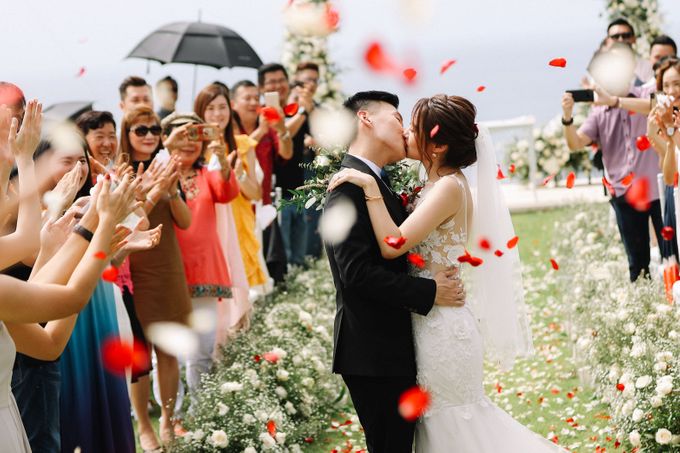 Intimate Natural Greenery Wedding at Alila Uluwatu Villa by Silverdust Decoration - 024 Intimate Natural Greenery Wedding at Alila Uluwatu Villa by Silverdust Decoration - 024