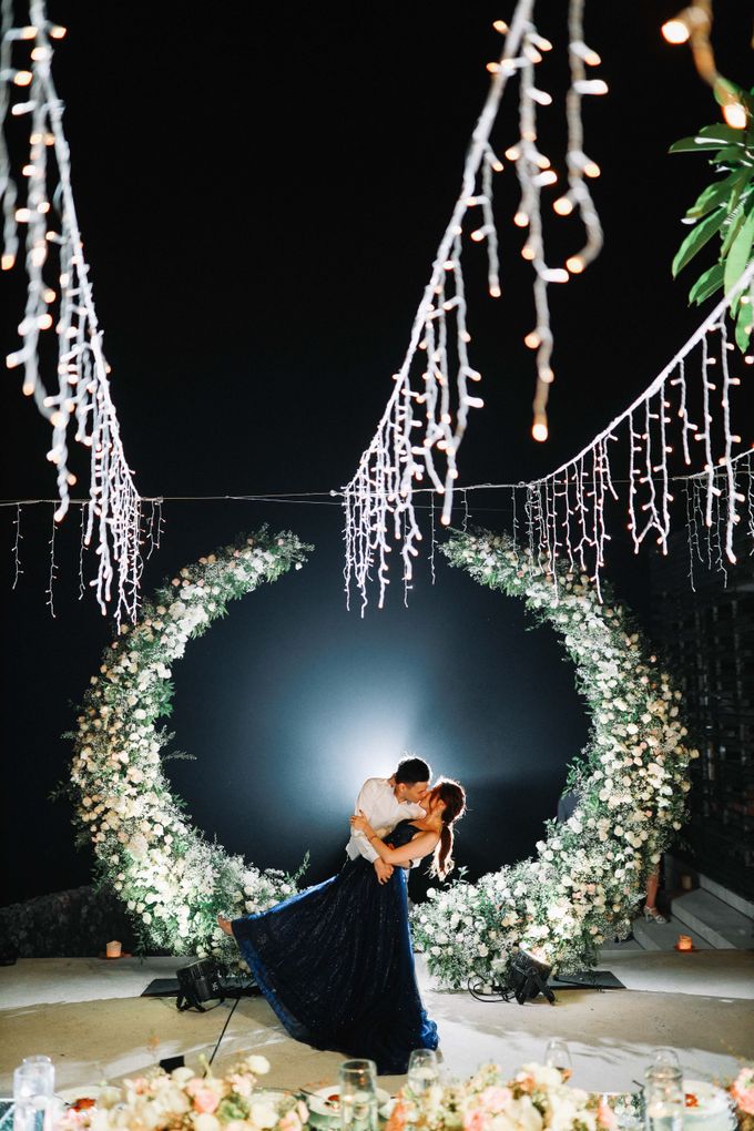 Intimate Natural Greenery Wedding at Alila Uluwatu Villa by Silverdust Decoration - 031 Intimate Natural Greenery Wedding at Alila Uluwatu Villa by Silverdust Decoration - 031