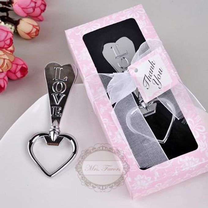 Bottle Opener Favors by Mrs. Favors Souvenir - 002 Bottle Opener Favors by Mrs. Favors Souvenir - 002