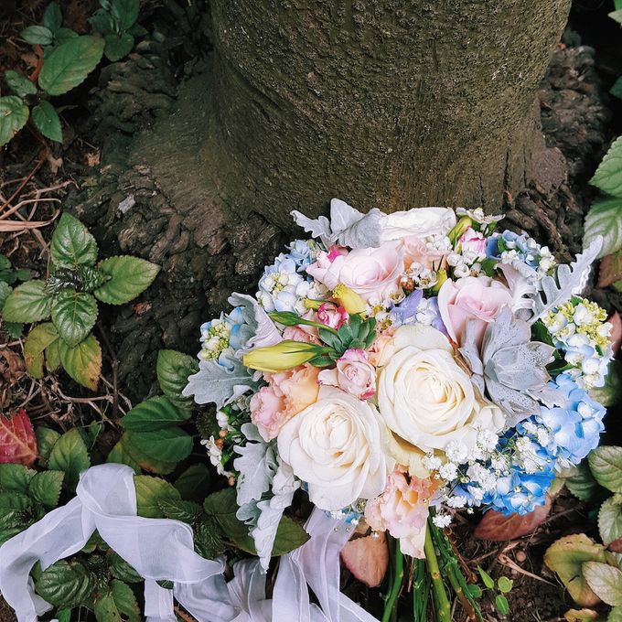 Bridal Bouquets by Ever & Blue Floral Design - 012 Bridal Bouquets by Ever & Blue Floral Design - 012