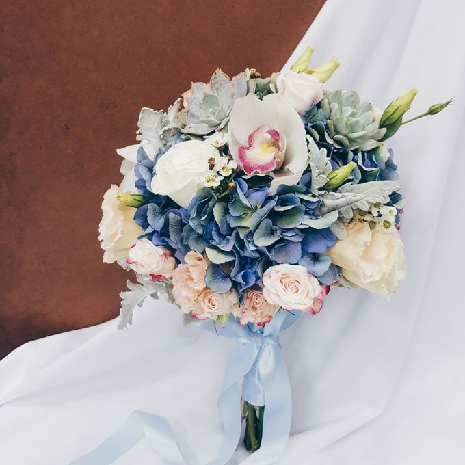 Bridal Bouquets by Ever & Blue Floral Design - 030 Bridal Bouquets by Ever & Blue Floral Design - 030