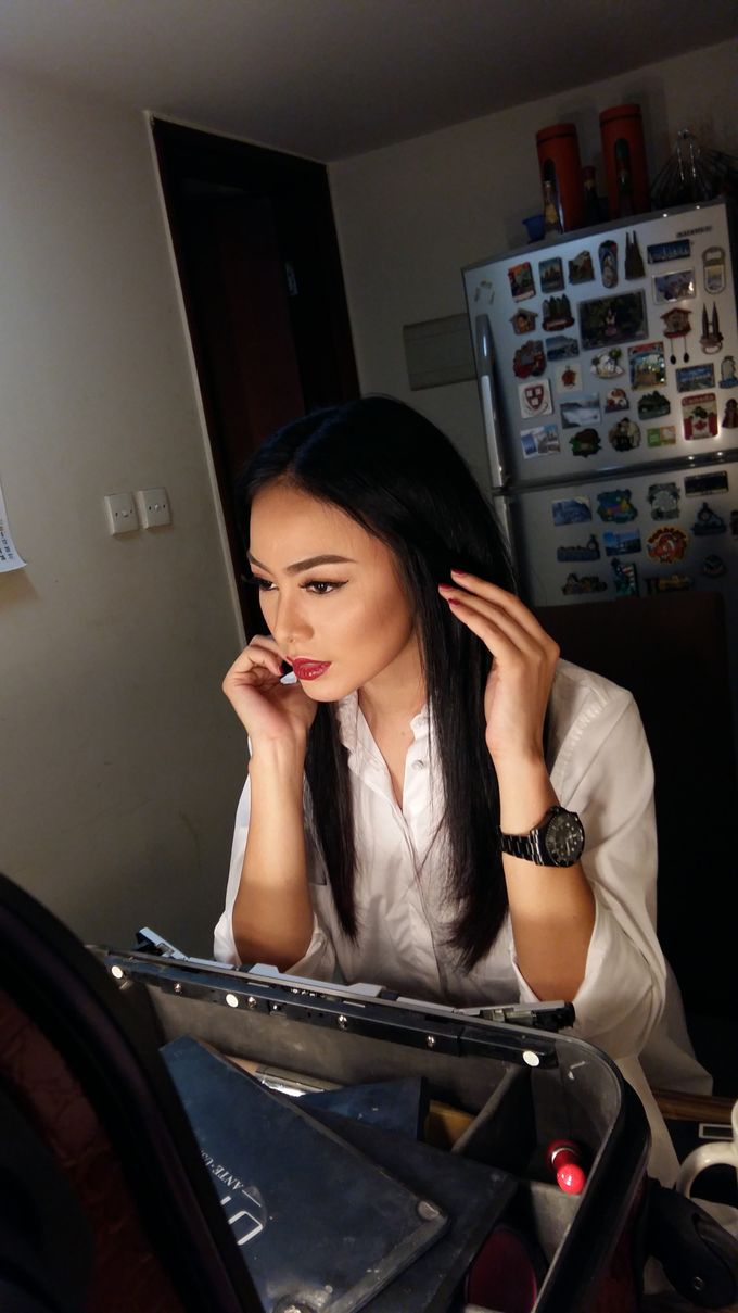 Whulandary Herman Puteri Indonesia 2013 Make Over by Arnold Makeover - 012