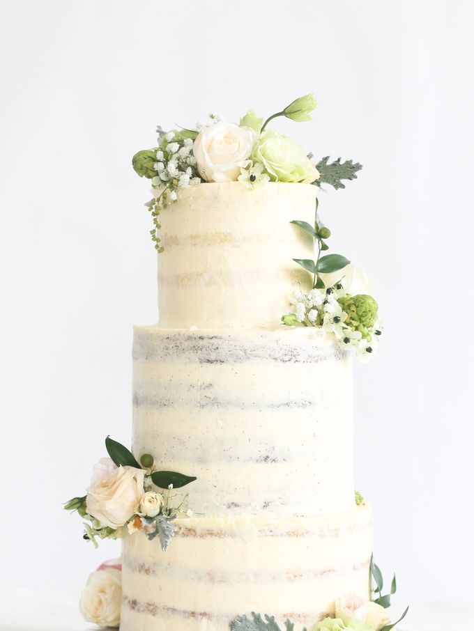 Party Cake - Semi Naked Anniversary Cake by Lareia Cake & Co. - 004