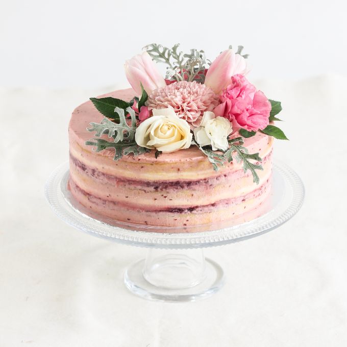 Party Cake - Semi Naked with Imported Flowers by Lareia Cake & Co. - 002