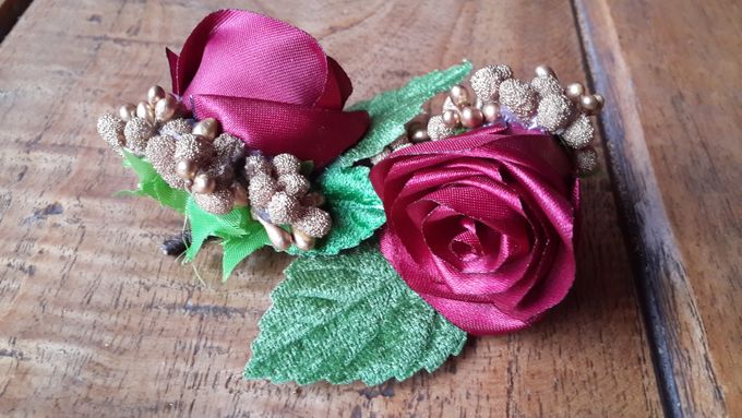 Single flower boutonniere by Letizia Wedding - 006 Single flower boutonniere by Letizia Wedding - 006
