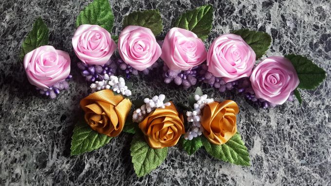 Single flower boutonniere by Letizia Wedding - 005 Single flower boutonniere by Letizia Wedding - 005