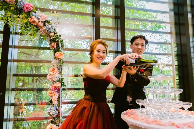 Actual Wedding Day for Yik Sze and Kah Keong - Natural Enhancement Makeup and Elegant Hairstyles by Alan Ng Photography - 013
