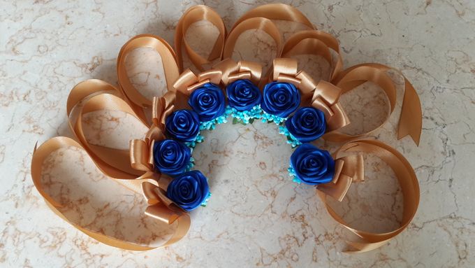 wrist corsages for bridesmaid and close relatives by Letizia Wedding - 004 wrist corsages for bridesmaid and close relatives by Letizia Wedding - 004