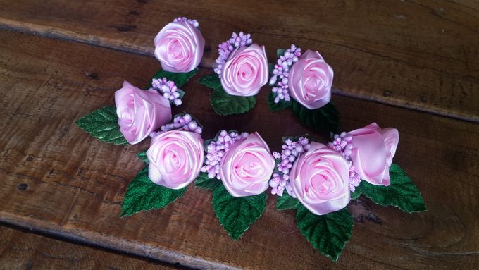 Single flower boutonniere by Letizia Wedding - 010 Single flower boutonniere by Letizia Wedding - 010