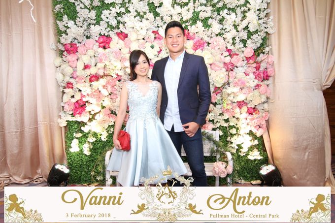 Photobooth The Engagement of Vanni & Anton by Tracy Bridal House - 004 Photobooth The Engagement of Vanni & Anton by Tracy Bridal House - 004