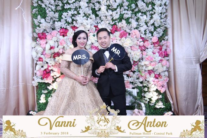 Photobooth The Engagement of  Vanni & Anton by Tracy Bridal House - 001