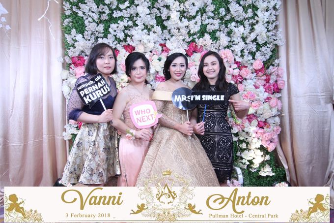 Photobooth The Engagement of Vanni & Anton by Tracy Bridal House - 005 Photobooth The Engagement of Vanni & Anton by Tracy Bridal House - 005