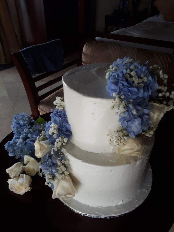 Simply Wedding Cake Ini White And Blue by Sugaria cake - 005