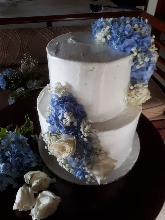 Simply Wedding Cake Ini White And Blue by Sugaria cake - 006 Simply Wedding Cake Ini White And Blue by Sugaria cake - 006