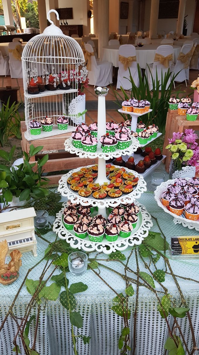 Wedding Cake and Sweet Corner For Balinese Wedding by The Chocolate Land - 014 Wedding Cake and Sweet Corner For Balinese Wedding by The Chocolate Land - 014