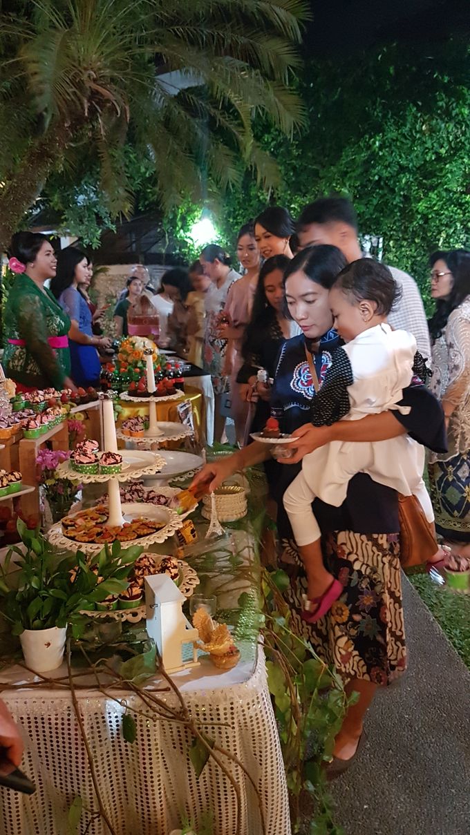 Wedding Cake and Sweet Corner For Balinese Wedding by The Chocolate Land - 005 Wedding Cake and Sweet Corner For Balinese Wedding by The Chocolate Land - 005
