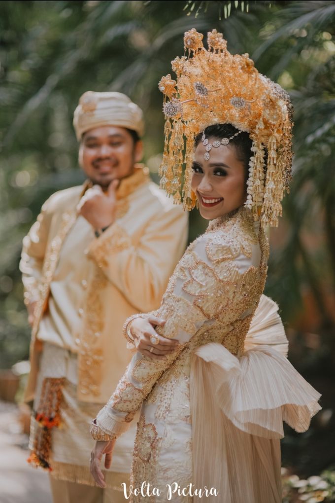 Wedding attire (mother/sister of the bride, kebaya akad, resepsi) by Diguci Design Studio - 004 Wedding attire (mother/sister of the bride, kebaya akad, resepsi) by Diguci Design Studio - 004