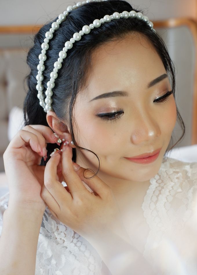 Wedding Makeup and Hairdo for Chintisya by Nike Makeup & Hairdo - 003 Wedding Makeup and Hairdo for Chintisya by Nike Makeup & Hairdo - 003